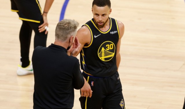 开云-你被TA评为体育界最佳领导者之一？科尔：这很简单 我有库里