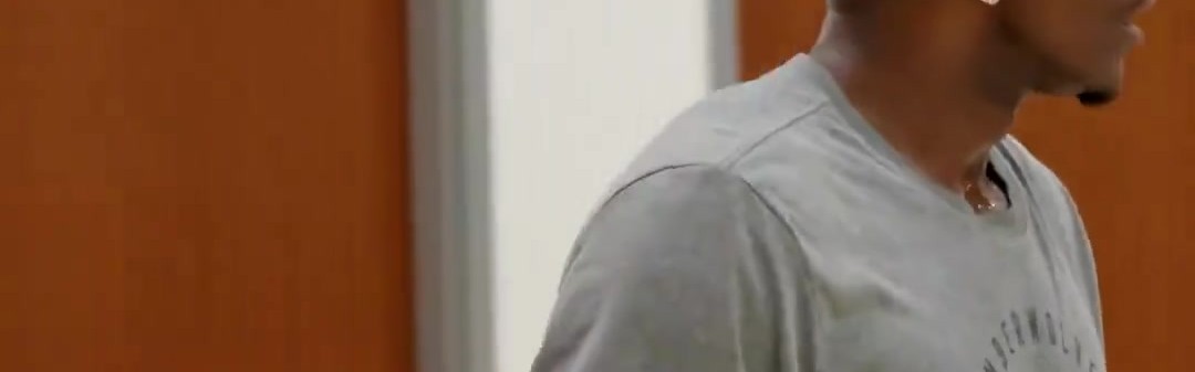 森林狼官方分享爱德华兹休赛期训练：中距离跳投展现精湛技艺