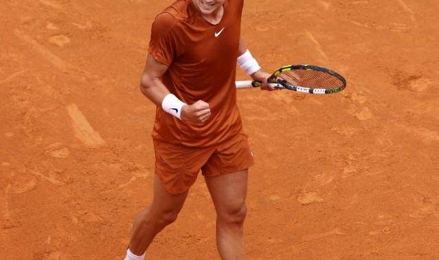 kaiyun体育app-张奔斗：鲁内爆冷德约，你死我活，却也双向奔赴