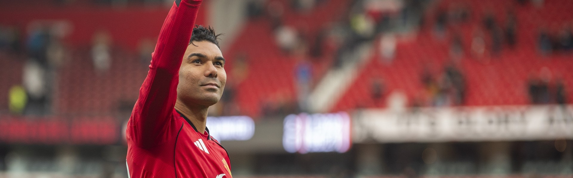 基本不可能！邮报：若卡塞米罗本赛季首发达35场将自动续约1年