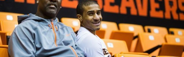 防守时代回归惠及小佩顿，他在勇士重获新生更积极