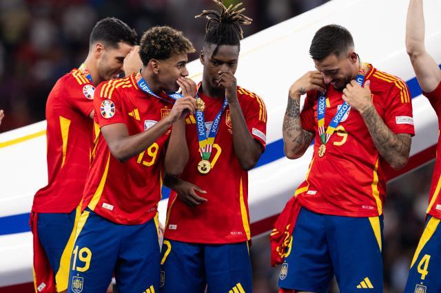 1723741336363020490.jpg (体育)(11)足球——欧锦赛:西班牙队夺冠XxjpseC007054_20240715_PEPFN0A001.jpg